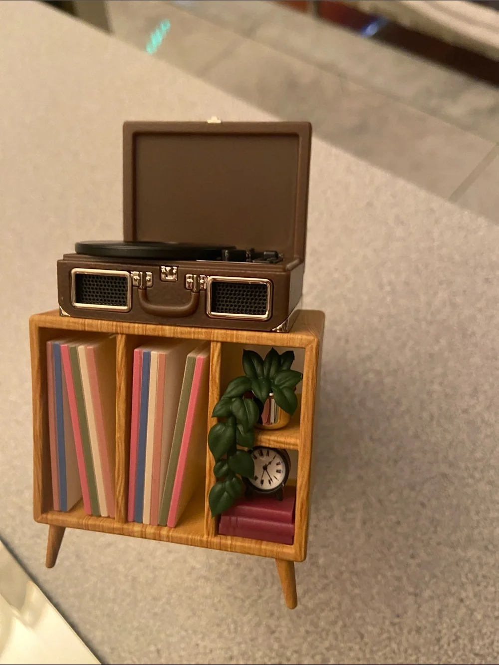 Miniature Wooden Bookcase Organizer in Brown light up wallflower - Picture 1 of 3